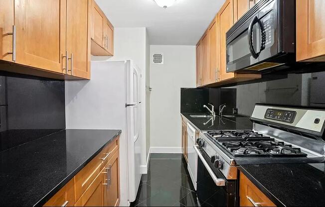 4 W 104 ST