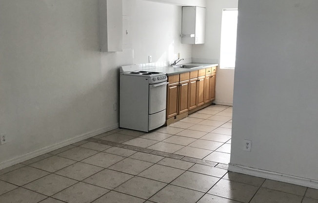 Studio, 1 bath, 306 sqft, $1,320, Unit 660-9