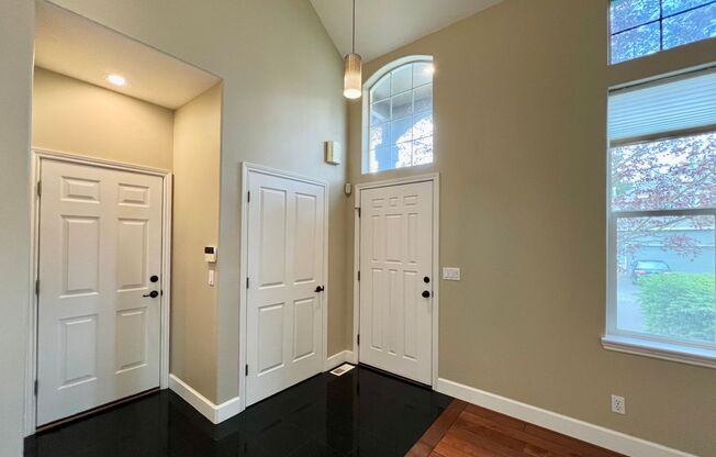 Spacious 4 Bed, 2.5 Bath House!