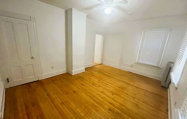 2 beds, 1 bath, $2,950, Unit 2