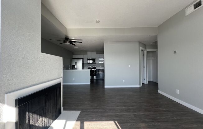 2 beds, 1 bath, 821 sqft, $2,770, Unit F033