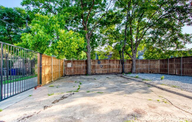 Newly Renovated 2 Bedroom 2 Bath Condo / Gated Parking / East Dallas