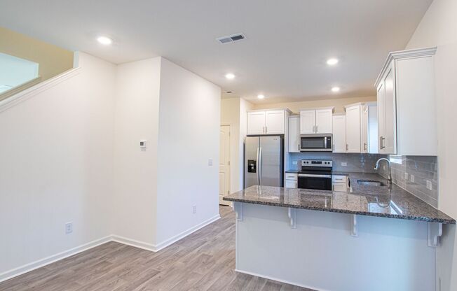 BEAUTIFUL 3BD/2.5BTH Townhome - Belmont - DECEMBER MOVE IN