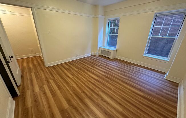 2 beds, 1 bath, 1,247 sqft, $2,000, Unit Old King Edward 18