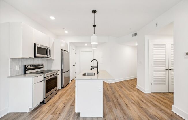2 beds, 2 baths, 979 sqft, $2,025, Unit 301