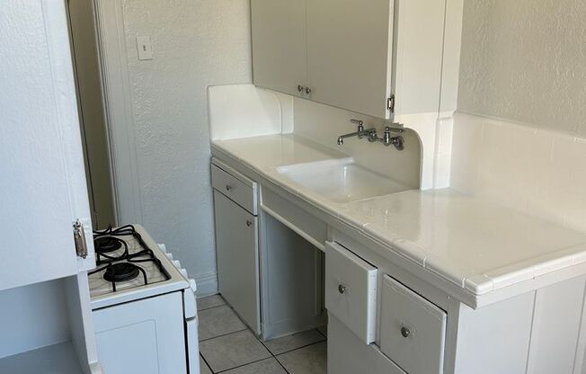 Studio, 1 bath, 340 sqft, $1,595, Unit 607
