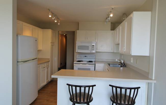 2 beds, 2 baths, $4,200, Unit UNIT C