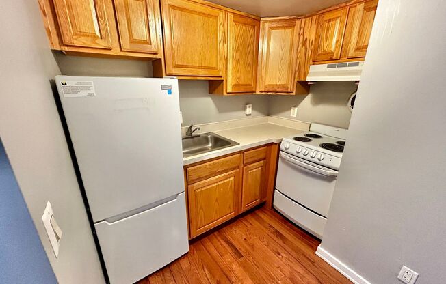 1 bed, 1 bath, 580 sqft, $1,825, Unit 12