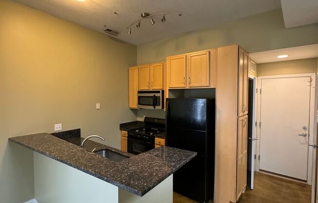 2 beds, 1.5 baths, 939 sqft, $1,700, Unit 11B