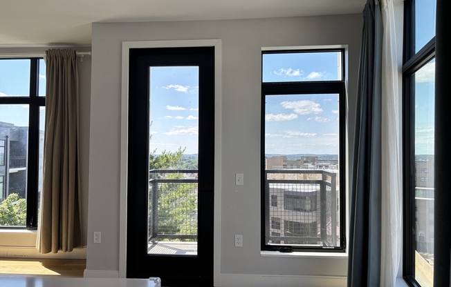 2 beds, 2 baths, 1,024 sqft, $4,000, Unit 725