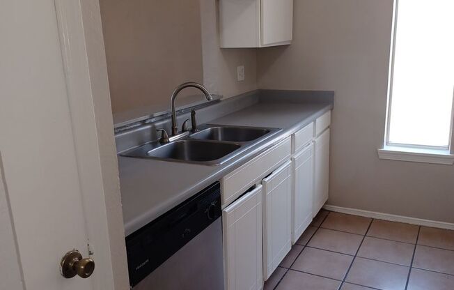 3 beds, 2 baths, 1,320 sqft, $1,320, Unit 79