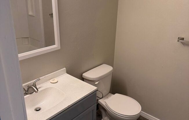 2 beds, 1 bath, 1,105 sqft, $1,124, Unit 2715-305