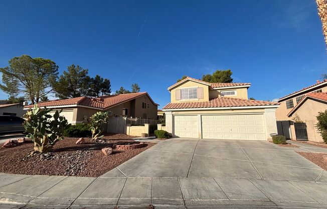 Spacious 5Bed/3Bath/3Car garage nestled in the Silverado Ranch area!