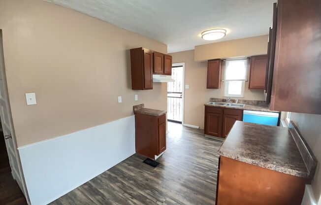 3 beds, 1 bath, $1,075