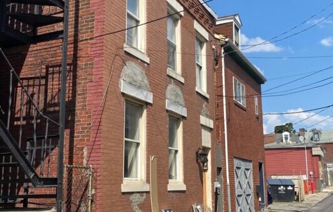 Pittsburgh - 3 Bed 2 Bath - Just Renovated