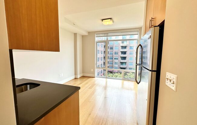1 bed, 1 bath, $2,650, Unit 617