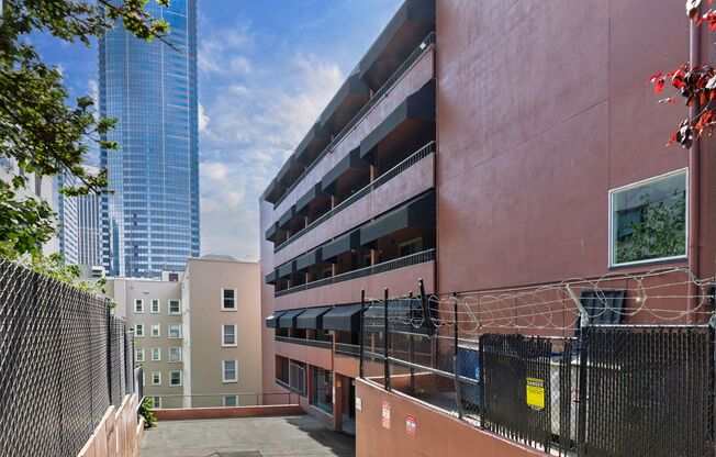 1 bed, 1 bath, 607 sqft, $1,725, Unit 703