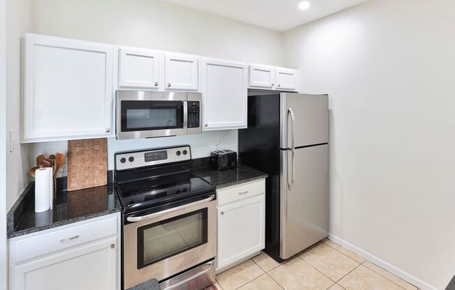 3 beds, 2 baths, $2,150, Unit Apt 711