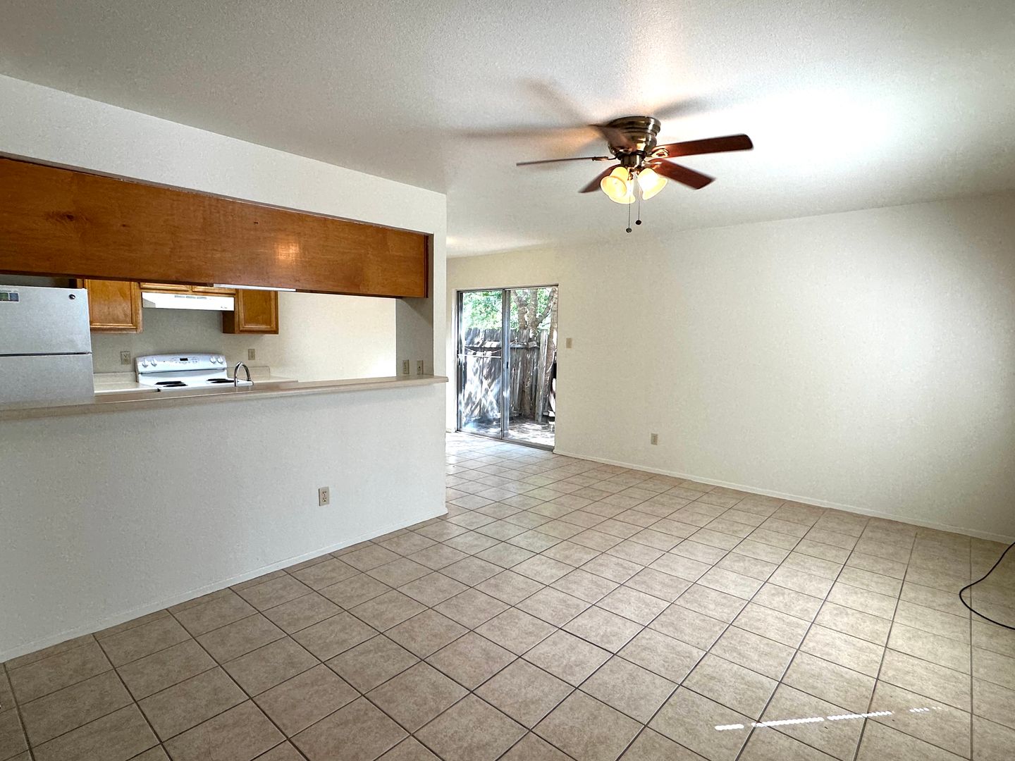 2203 CREEKSIDE LN