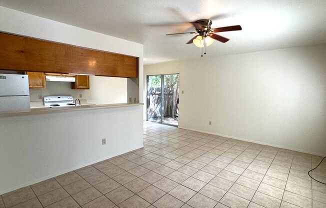 2203 CREEKSIDE LN