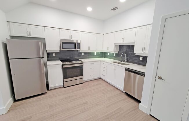 1 bed, 1 bath, 902 sqft, $2,629