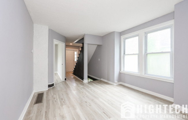 Spacious 3 bedroom/2 Bath Single Family House! Tremont!!