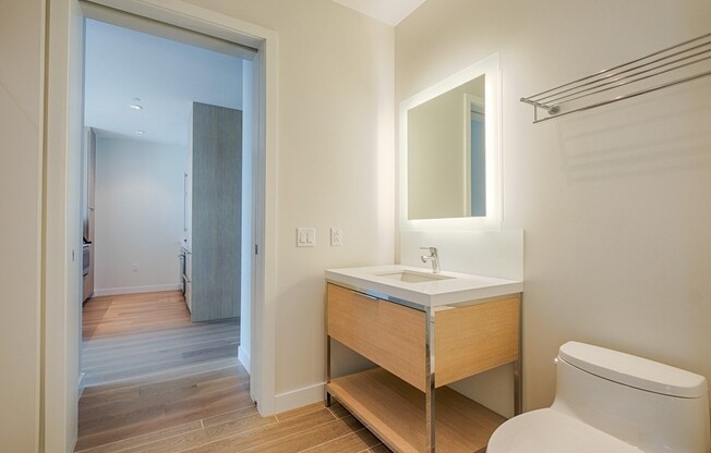 1 bed, 1 bath, 815 sqft, $4,800, Unit 25H
