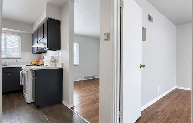 1 bed, 1 bath, 650 sqft, $895, Unit 2823-E