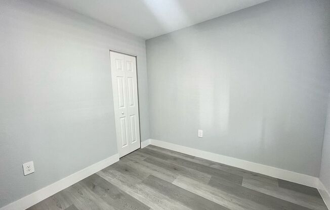 3 beds, 1 bath, 880 sqft, $2,300, Unit 5200-2