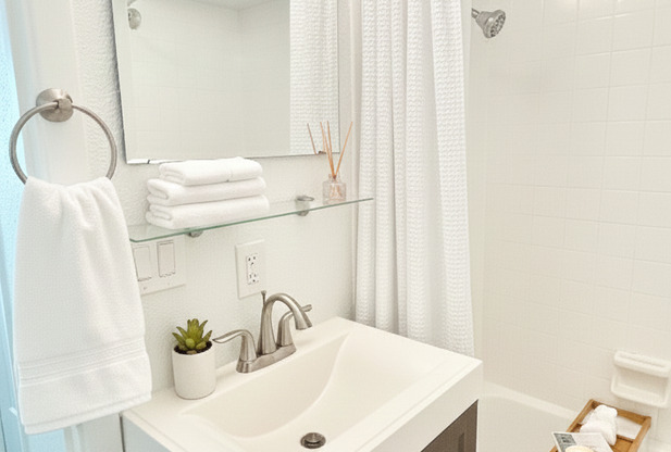 3 beds, 2 baths, 985 sqft, $2,375, Unit 401