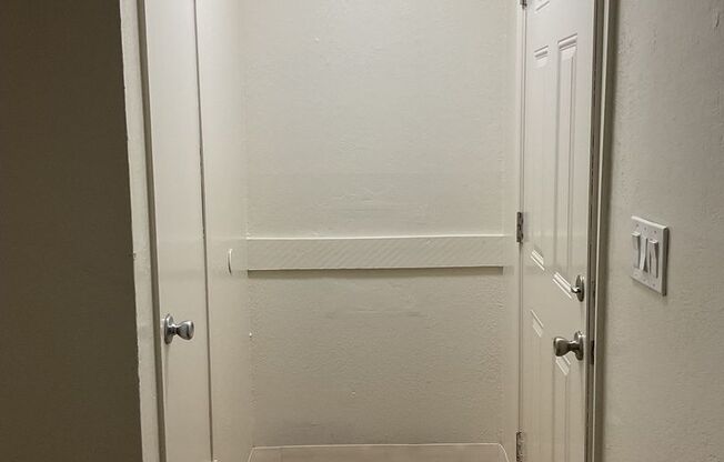 2 beds, 1 bath, 992 sqft, $1,250, Unit 4760-105