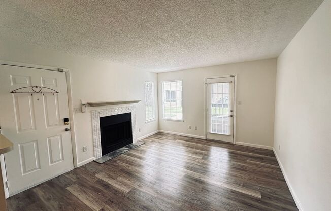 1 bed, 1 bath, 660 sqft, $1,385, Unit Regency Gardens Q109