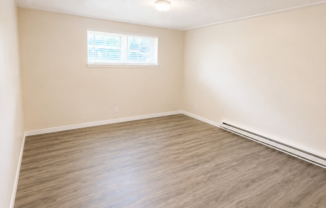 2 beds, 1 bath, $1,150, Unit B