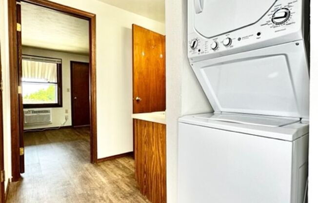 1 bed, 1 bath, 722 sqft, $925, Unit Apt. 4