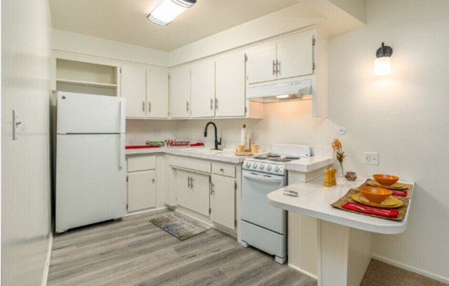 Tahitian Village Apartments