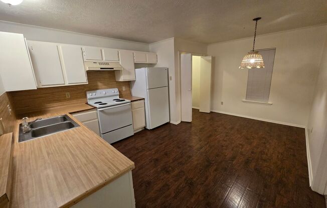 2 beds, 1.5 baths, $750