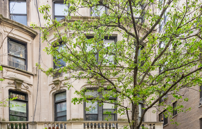 332 W 101 ST