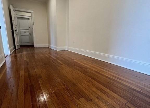 2 beds, 1 bath, $3,995, Unit 21