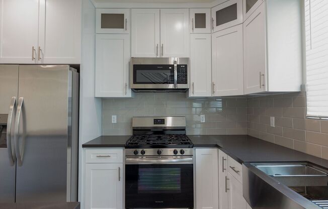 1128 W 39th St