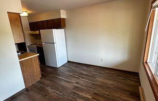 2 beds, 1 bath, 800 sqft, $825