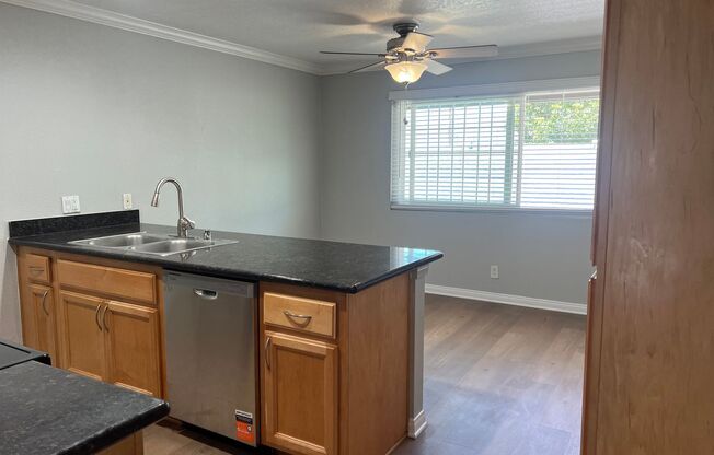 2 beds, 1 bath, 850 sqft, $2,530, Unit C-6