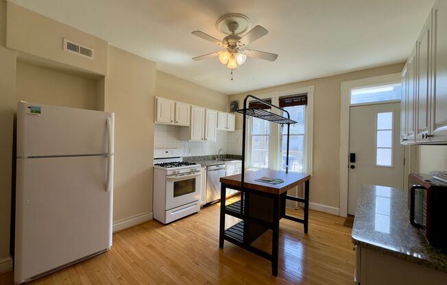 Charming 2Bed/1Bath Townhome in Highlandtown