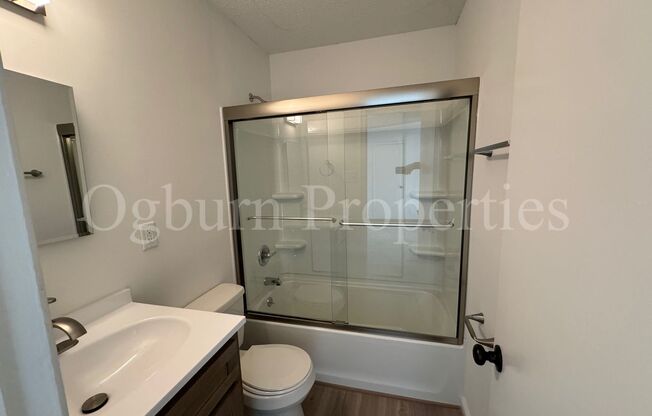 2 beds, 1 bath, $895, Unit 216-D