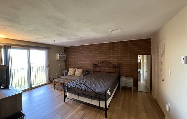 Studio, 1 bath, 558 sqft, $1,945, Unit 815