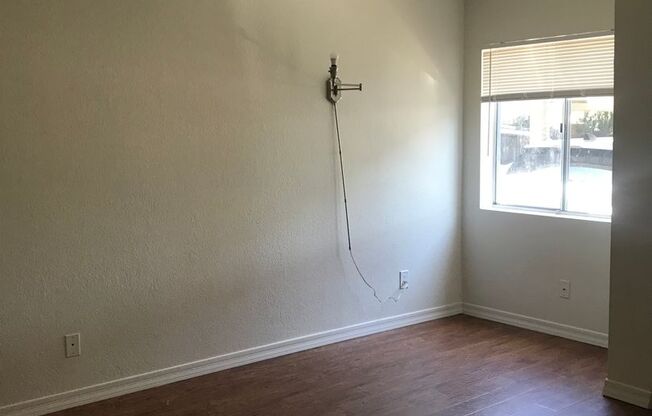 2 beds, 2 baths, 917 sqft, $1,300