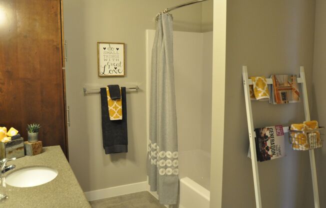 2 beds, 2 baths, $1,525, Unit 217