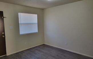 2 beds, 1 bath, $750, Unit 07