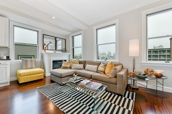 525 E 2 ST