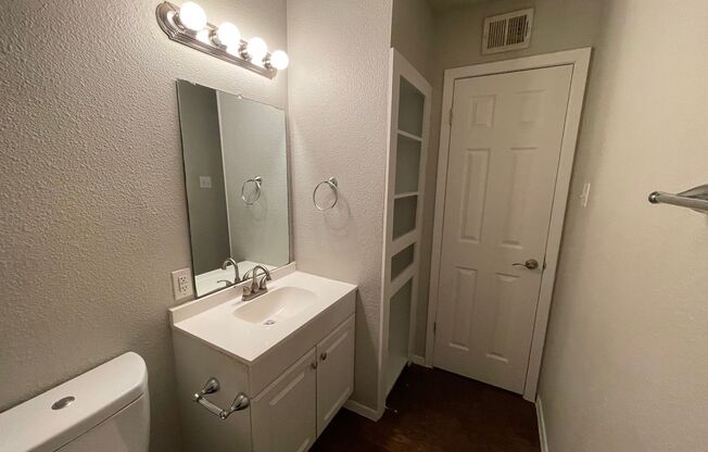 2 beds, 1 bath, 800 sqft, $990, Unit 224