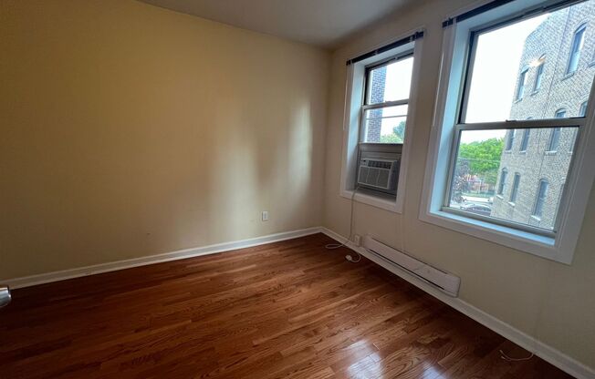 1 bed, 1 bath, 580 sqft, $1,449, Unit 5703 Hobart St. #22